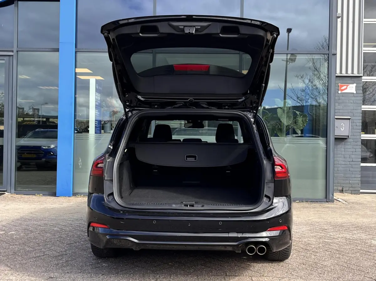 1.0 EcoBoost Hybrid ST Line 155PK Automaat Trekhaak Winterpack Cruise Camera Parkeersensoren Climate Full-LED Keyless Privacy Glass *1500KG Trekgewicht*