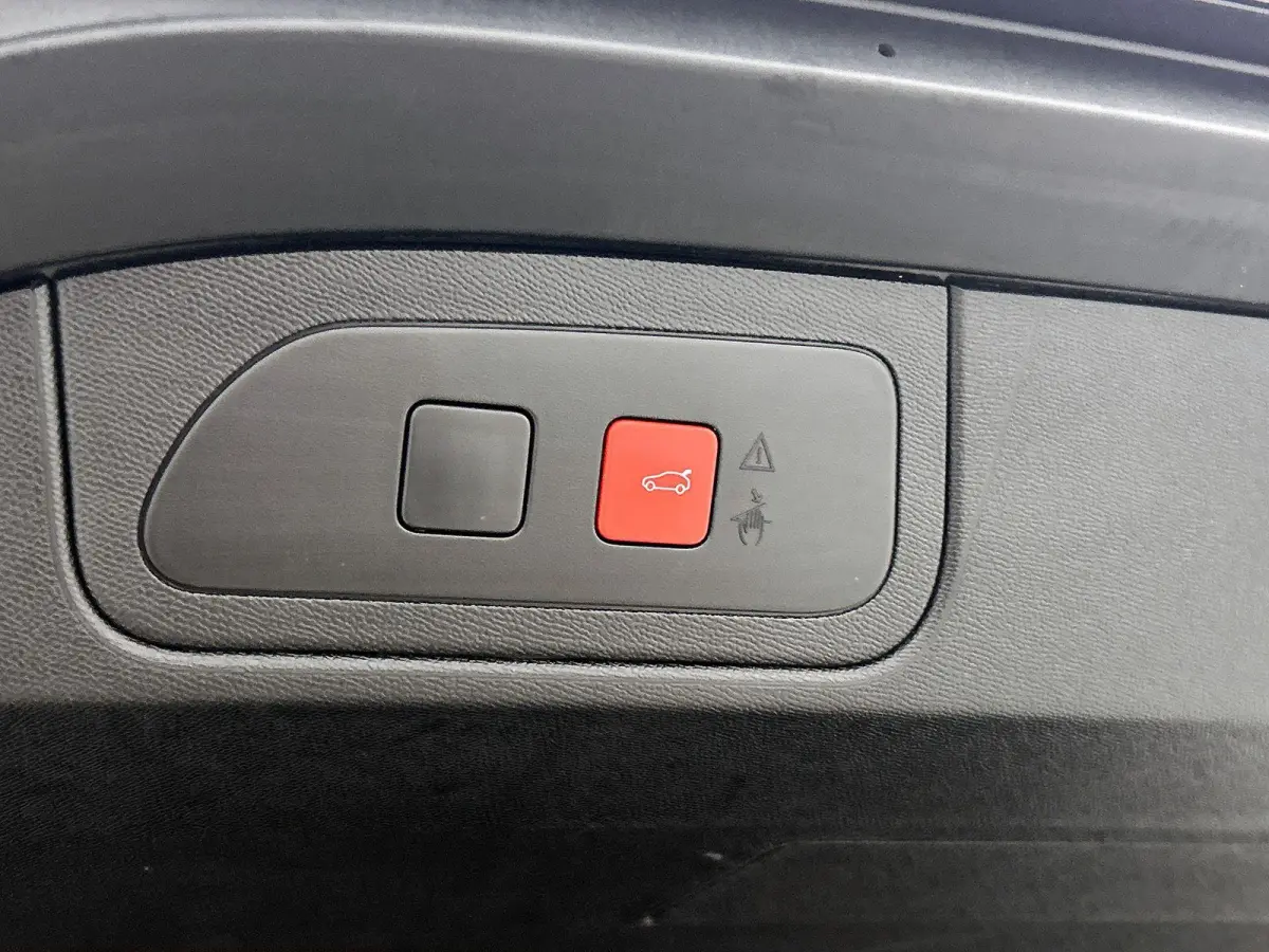 E-Tense Rivoli 225pk Automaat | Elektrische Bestuurdersstoel | Elektrische Klep | Navigatie | Climate Control | Cruise Control | 19"LMV | Matrix-LED | Leder |