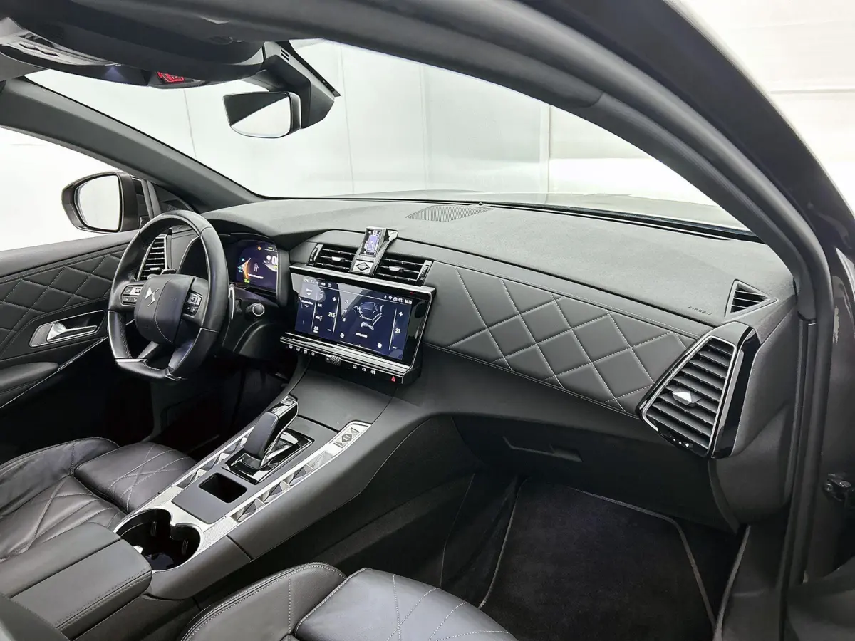 E-Tense Rivoli 225pk Automaat | Elektrische Bestuurdersstoel | Elektrische Klep | Navigatie | Climate Control | Cruise Control | 19"LMV | Matrix-LED | Leder |