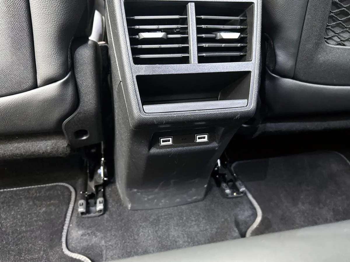 E-Tense Rivoli 225pk Automaat | Elektrische Bestuurdersstoel | Elektrische Klep | Navigatie | Climate Control | Cruise Control | 19"LMV | Matrix-LED | Leder |