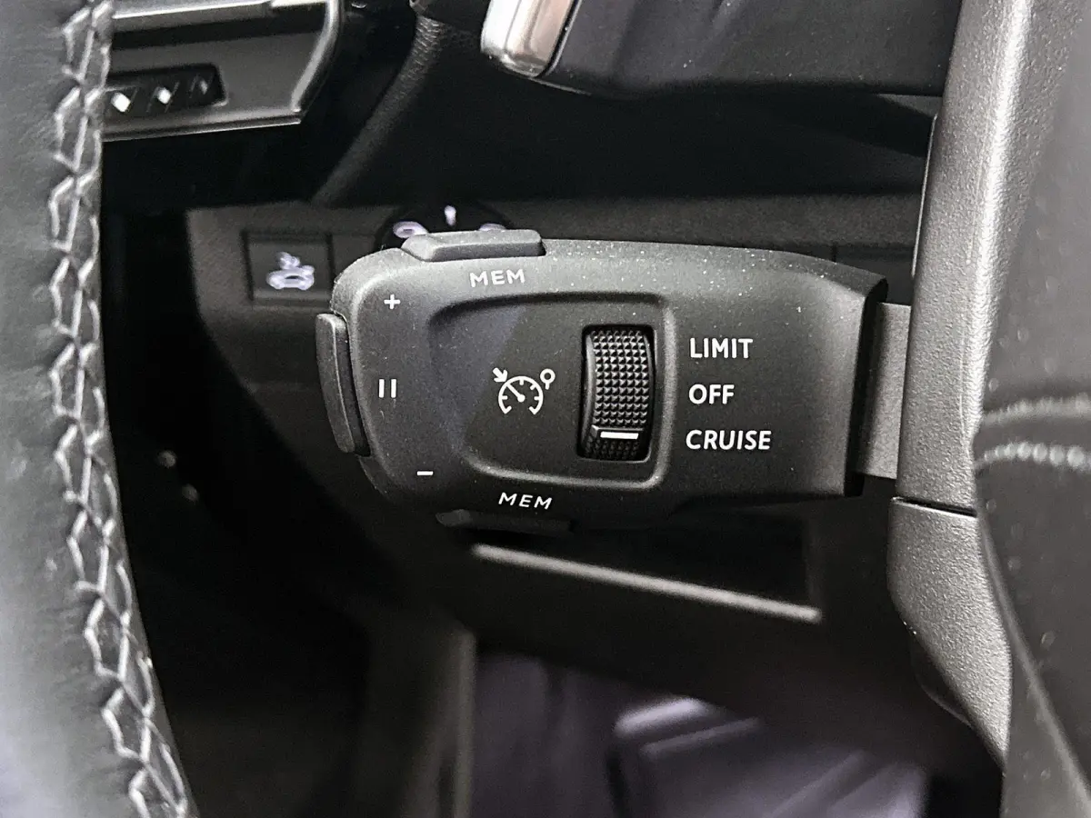 E-Tense Rivoli 225pk Automaat | Elektrische Bestuurdersstoel | Elektrische Klep | Navigatie | Climate Control | Cruise Control | 19"LMV | Matrix-LED | Leder |