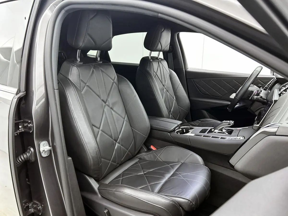 E-Tense Rivoli 225pk Automaat | Elektrische Bestuurdersstoel | Elektrische Klep | Navigatie | Climate Control | Cruise Control | 19"LMV | Matrix-LED | Leder |