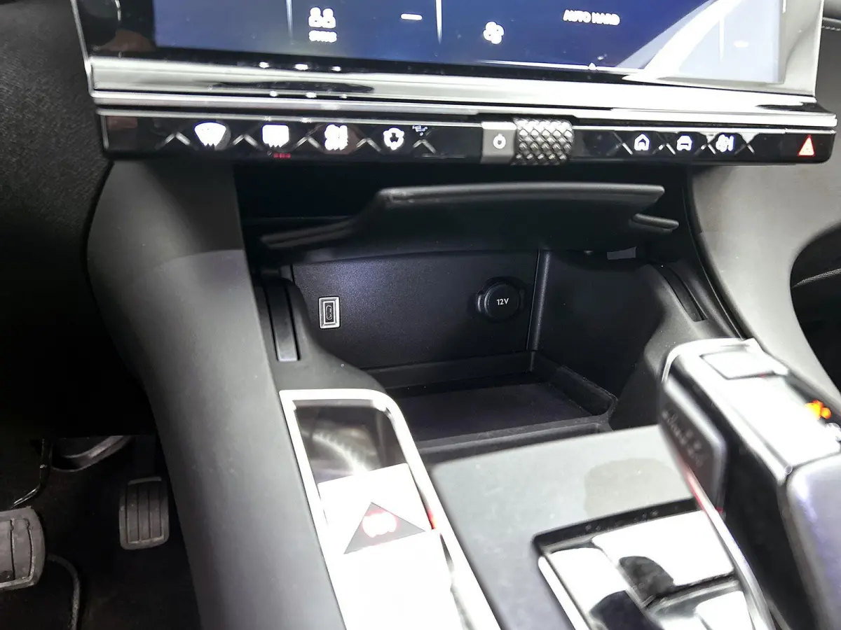 E-Tense Rivoli 225pk Automaat | Elektrische Bestuurdersstoel | Elektrische Klep | Navigatie | Climate Control | Cruise Control | 19"LMV | Matrix-LED | Leder |