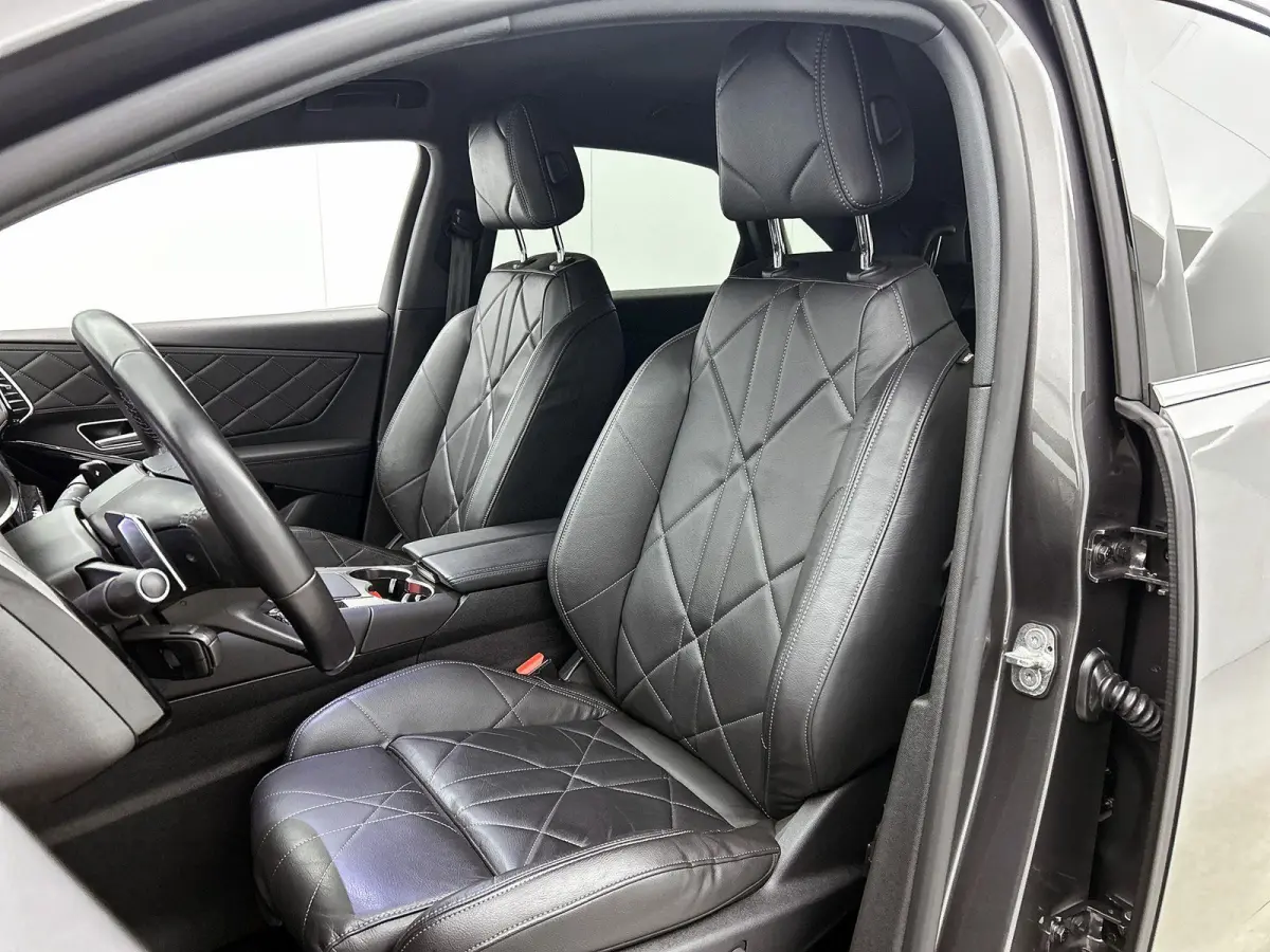 E-Tense Rivoli 225pk Automaat | Elektrische Bestuurdersstoel | Elektrische Klep | Navigatie | Climate Control | Cruise Control | 19"LMV | Matrix-LED | Leder |