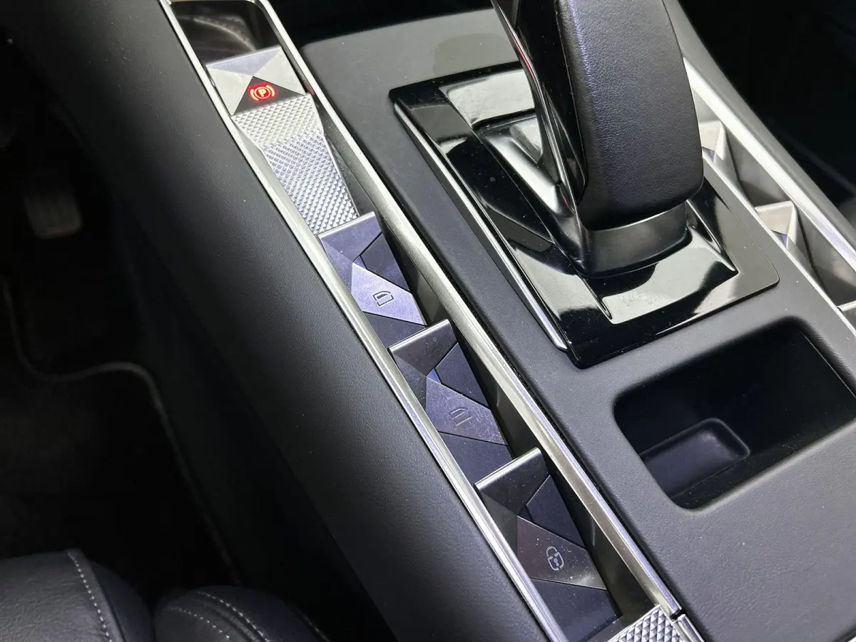 E-Tense Rivoli 225pk Automaat | Elektrische Bestuurdersstoel | Elektrische Klep | Navigatie | Climate Control | Cruise Control | 19"LMV | Matrix-LED | Leder |