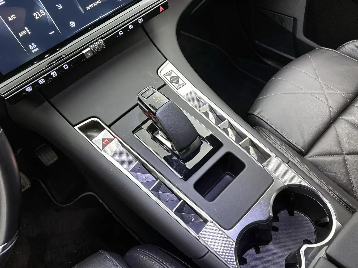 E-Tense Rivoli 225pk Automaat | Elektrische Bestuurdersstoel | Elektrische Klep | Navigatie | Climate Control | Cruise Control | 19"LMV | Matrix-LED | Leder |