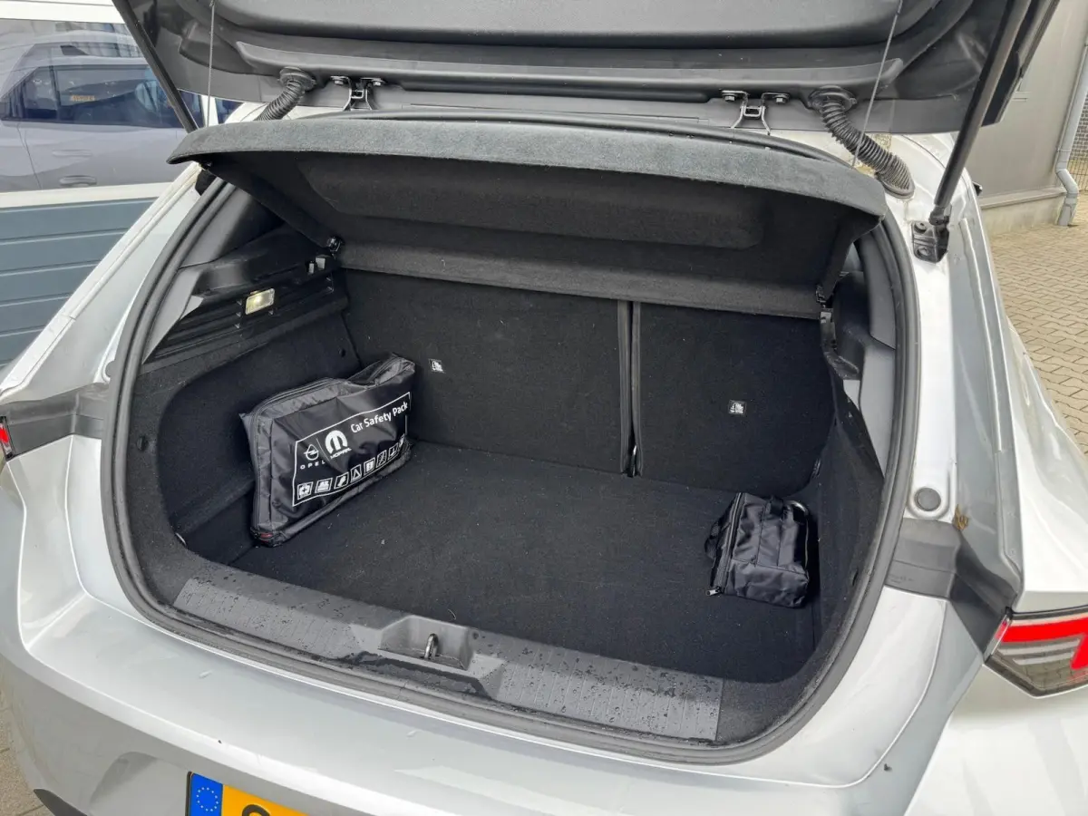 1.2 Business Edition | Nieuwe Distributie | LED | Camera | CarPlay | Navigatie | Cruise | Climate | Lichtmetaal | Stuur/Stoelverwarming