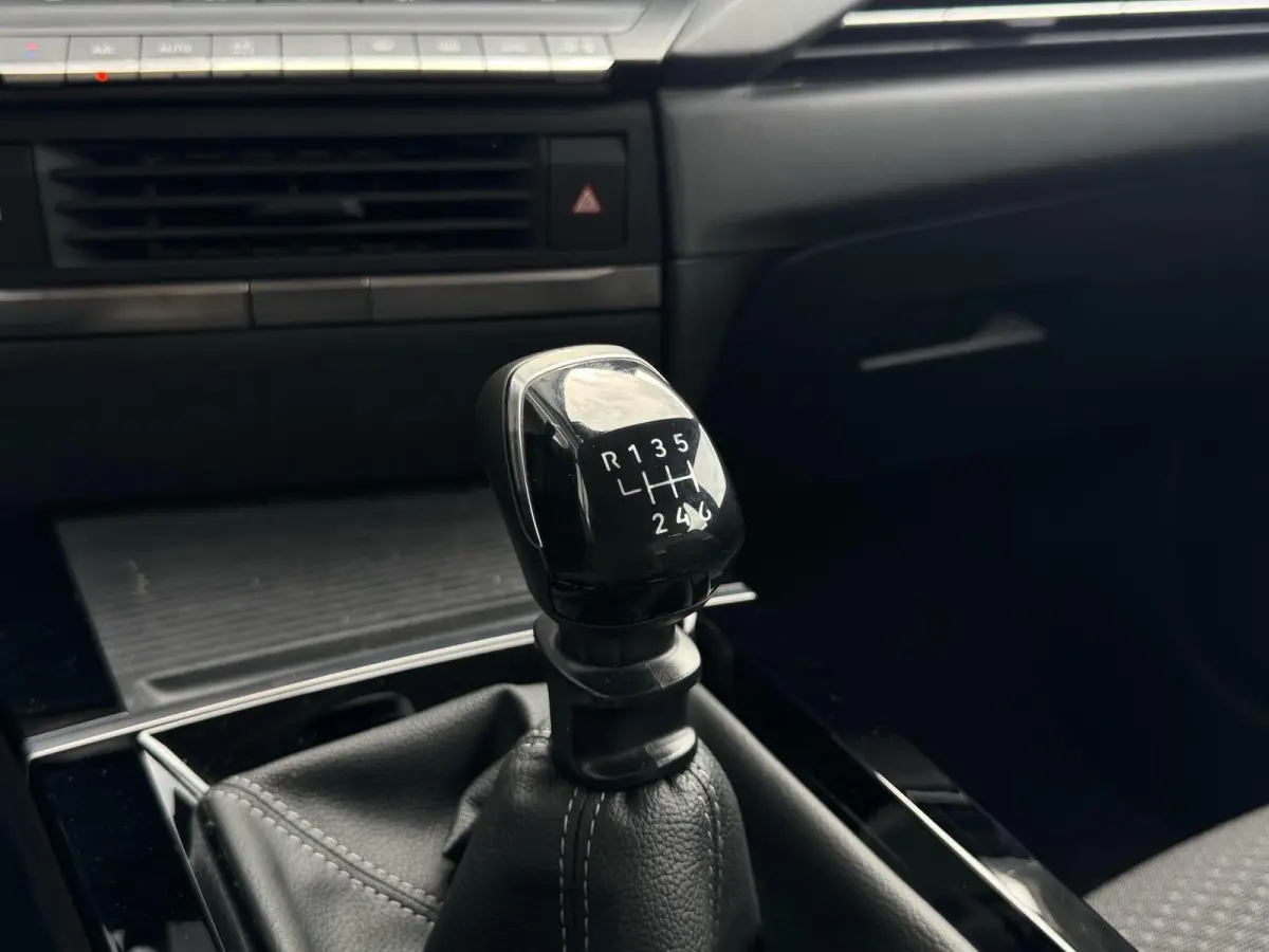 1.2 Business Edition | Nieuwe Distributie | LED | Camera | CarPlay | Navigatie | Cruise | Climate | Lichtmetaal | Stuur/Stoelverwarming