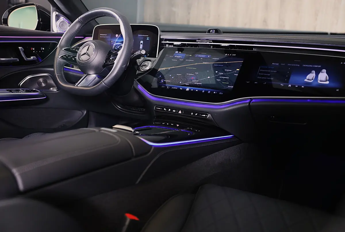 300 e AMG 53 Look / HYPERSCREEN / Massage / Burmester 4D / Head Up / 360 Camera / Acc / Open Panoram