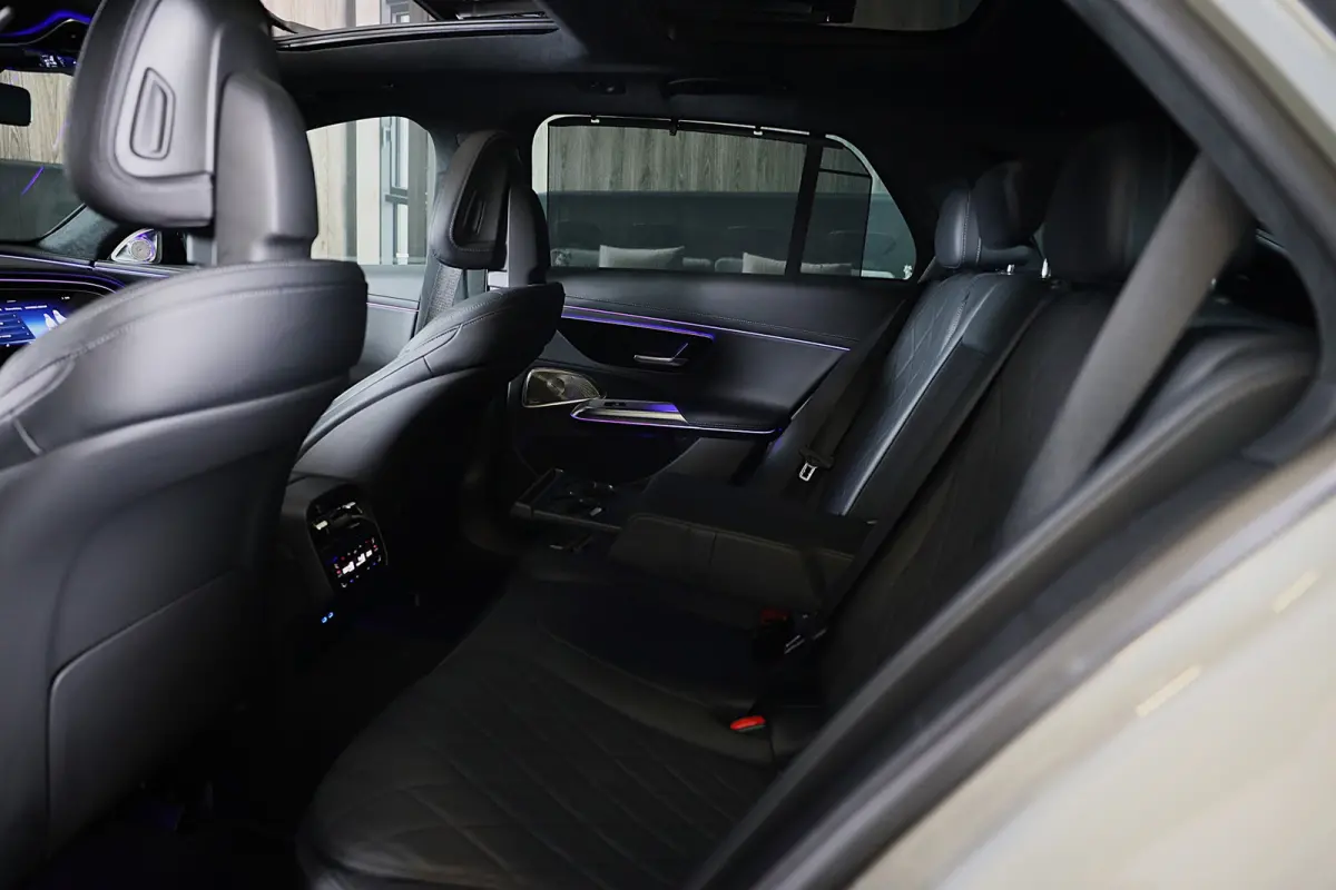 300 e AMG 53 Look / HYPERSCREEN / Massage / Burmester 4D / Head Up / 360 Camera / Acc / Open Panoram