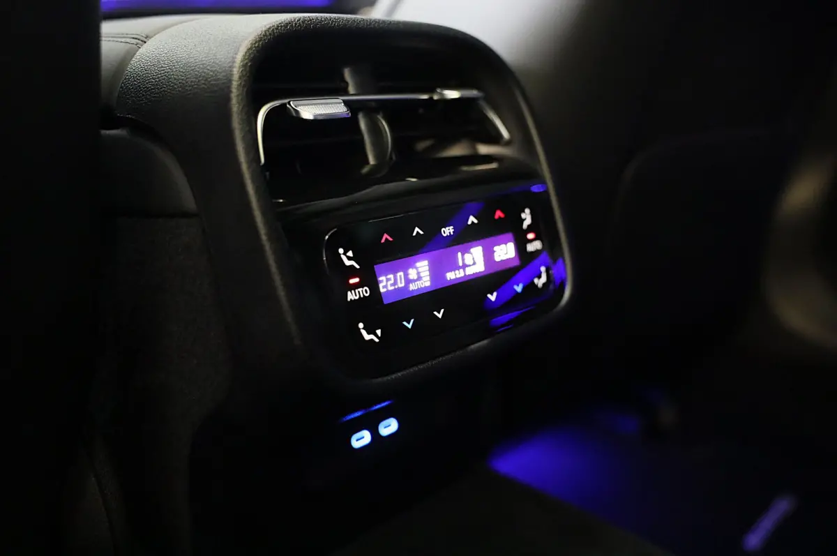 300 e AMG 53 Look / HYPERSCREEN / Massage / Burmester 4D / Head Up / 360 Camera / Acc / Open Panoram