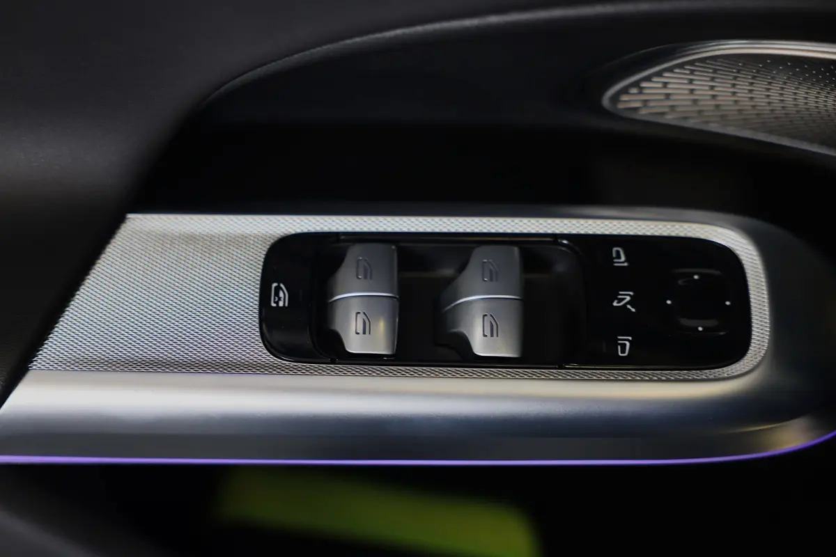 300 e AMG 53 Look / HYPERSCREEN / Massage / Burmester 4D / Head Up / 360 Camera / Acc / Open Panoram