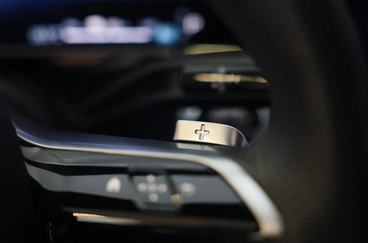 300 e AMG 53 Look / HYPERSCREEN / Massage / Burmester 4D / Head Up / 360 Camera / Acc / Open Panoram