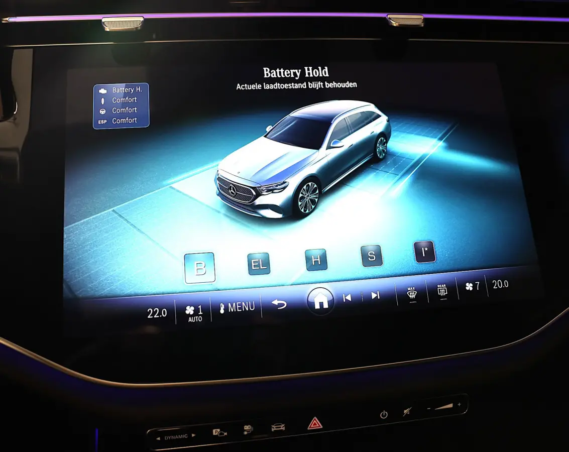 300 e AMG 53 Look / HYPERSCREEN / Massage / Burmester 4D / Head Up / 360 Camera / Acc / Open Panoram