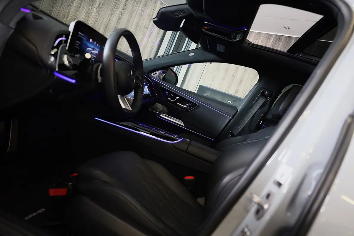 300 e AMG 53 Look / HYPERSCREEN / Massage / Burmester 4D / Head Up / 360 Camera / Acc / Open Panoram
