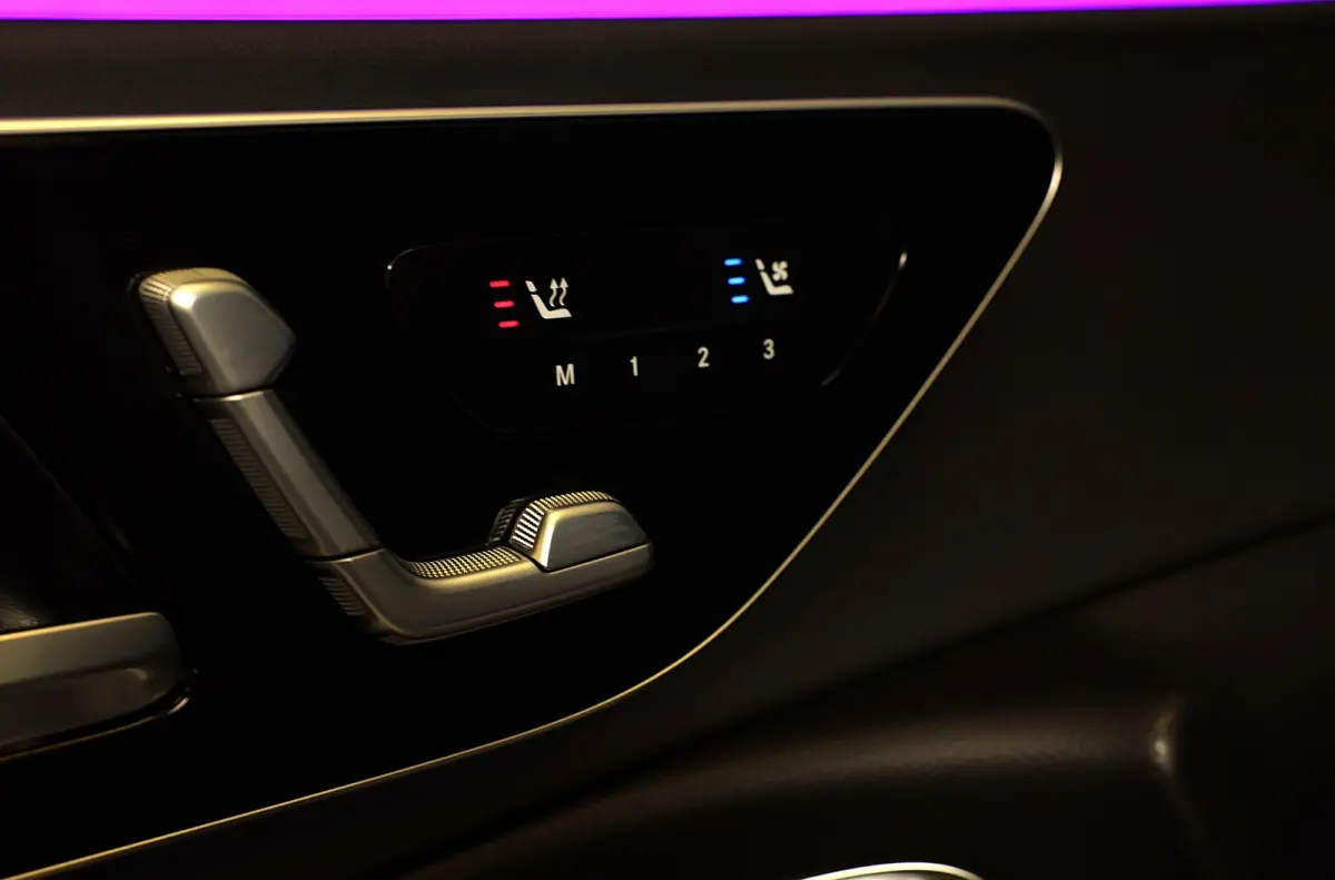 300 e AMG 53 Look / HYPERSCREEN / Massage / Burmester 4D / Head Up / 360 Camera / Acc / Open Panoram