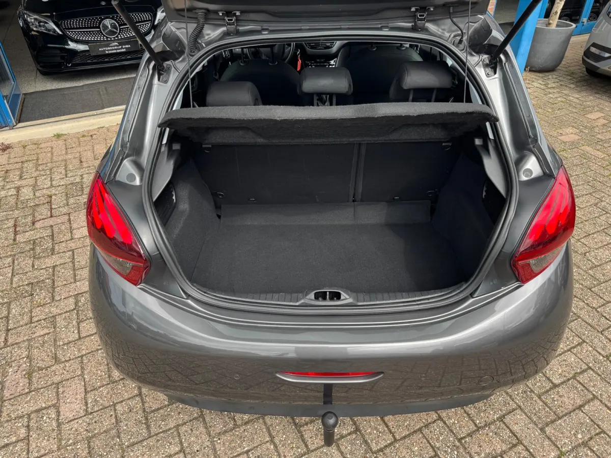 1.2 PureTech GT-line 2018 Grijs NAVI CLIMA NAP!