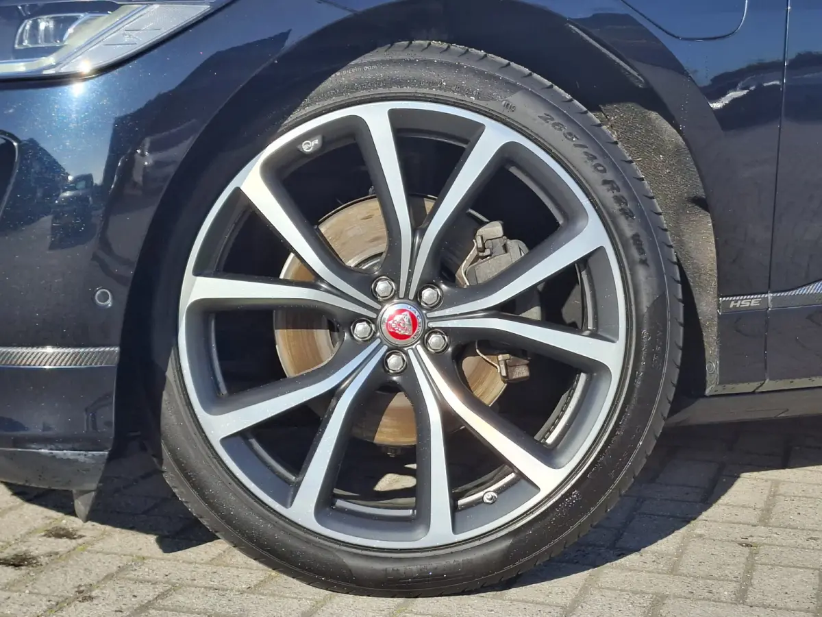 EV400 First Edition 90 kWh | SoH 89,9% | Navigatie/Android/Apple Carplay | LM Velgen 22" | Panoramadak | Voorstoelen/Stuur/Achterbank Verwarmd | Luchtvering | Cruise Control Adaptief |