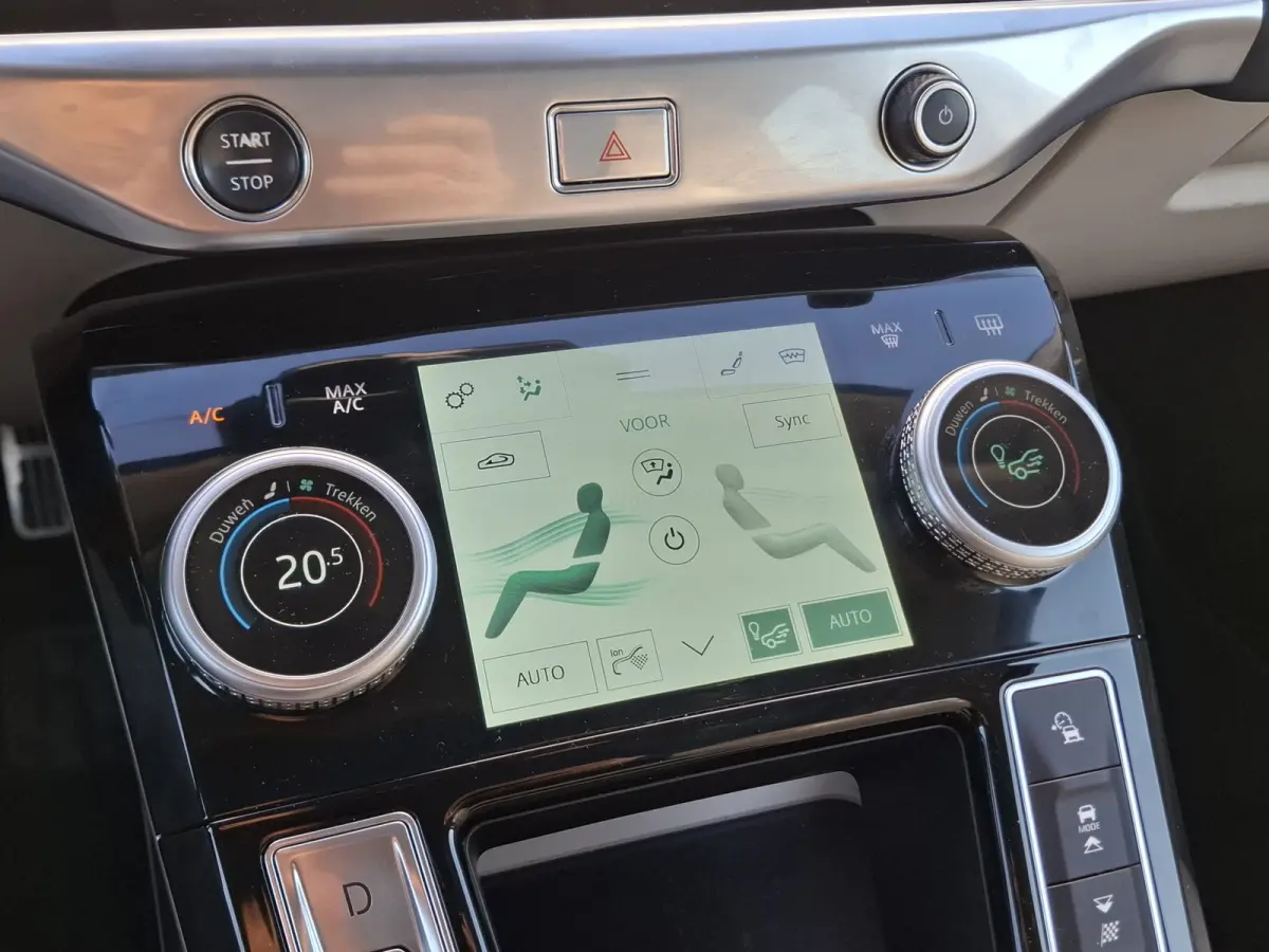 EV400 First Edition 90 kWh | SoH 89,9% | Navigatie/Android/Apple Carplay | LM Velgen 22" | Panoramadak | Voorstoelen/Stuur/Achterbank Verwarmd | Luchtvering | Cruise Control Adaptief |
