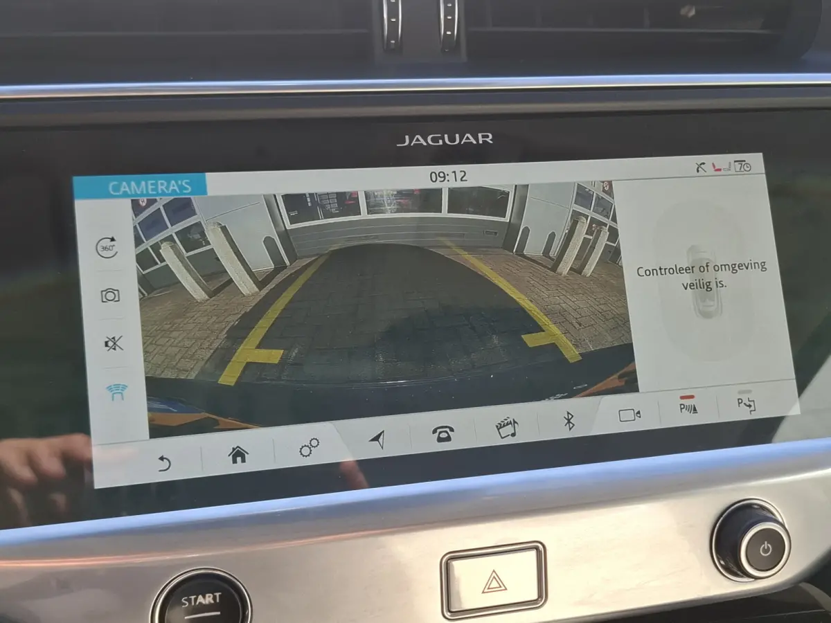 EV400 First Edition 90 kWh | SoH 89,9% | Navigatie/Android/Apple Carplay | LM Velgen 22" | Panoramadak | Voorstoelen/Stuur/Achterbank Verwarmd | Luchtvering | Cruise Control Adaptief |