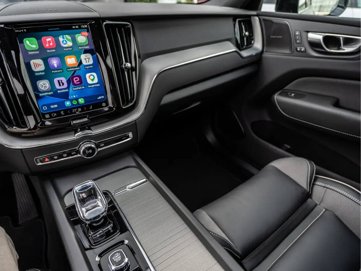 2.0 T6 Plug-in hybrid AWD Plus Dark | Pano | Surround View | H/K Sound