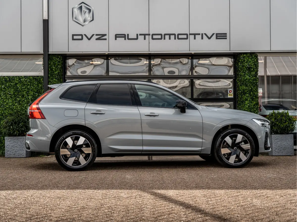 2.0 T6 Plug-in hybrid AWD Plus Dark | Pano | Surround View | H/K Sound