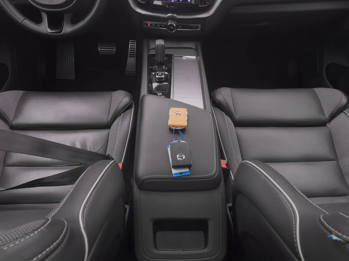 2.0 T6 Plug-in hybrid AWD R-Design | LONG RANGE |  PANO | CAMERA | KEYLESS | STOEL- EN STUURVERW.