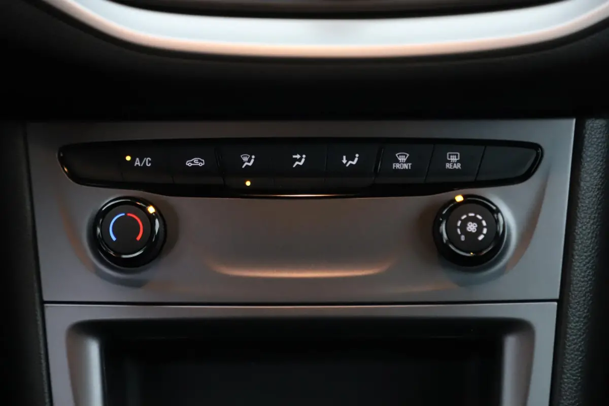 1.2 Edition 110PK LMV LED Navigatie Carplay Android Bluetooth Airco Cruise Control Parkeersensor