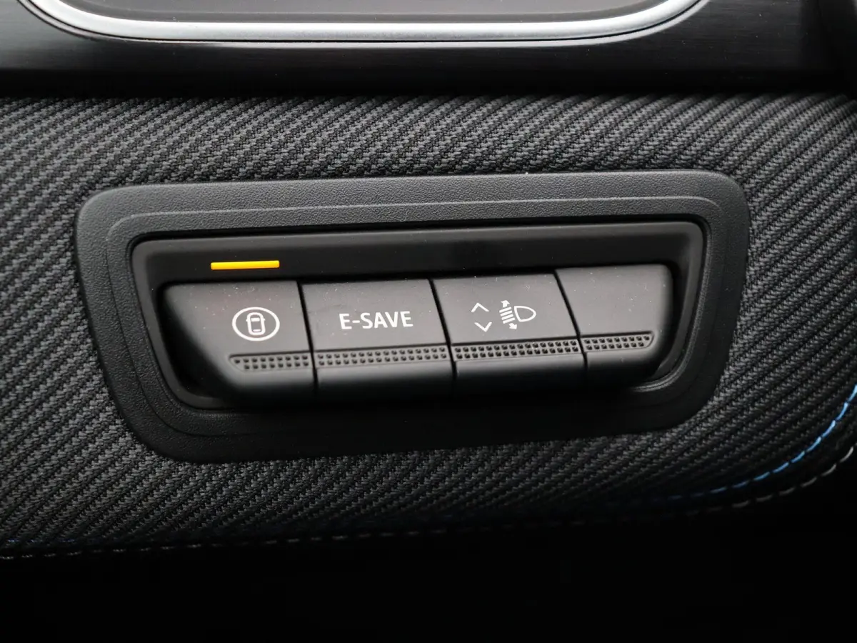 1.6 E-Tech full hybrid 145 esprit Alpine | LED | Achteruitrijcamera | Verwarmt stuurwiel | Keyless | Adaptive cruise.