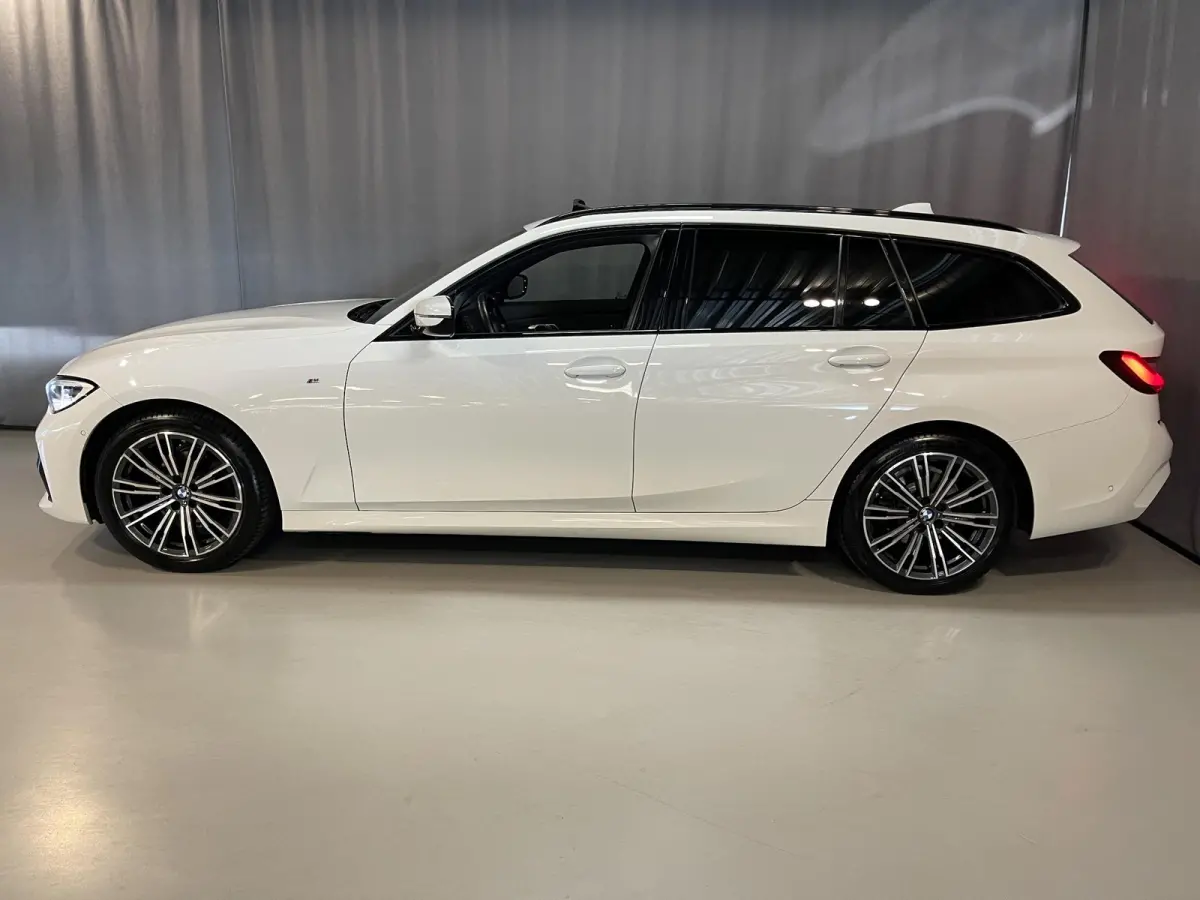 330i M Sport 18"/Panoramadak/Laser LED/Harman Kardon/Dodehoek/Adaptieve cruise/Keyless/Stoelverwarming