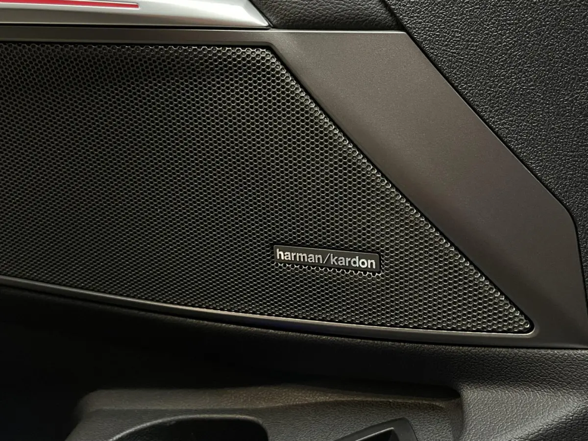 330i M Sport 18"/Panoramadak/Laser LED/Harman Kardon/Dodehoek/Adaptieve cruise/Keyless/Stoelverwarming