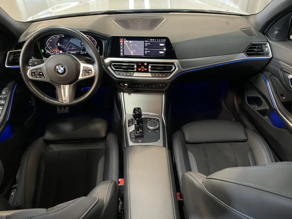 330i M Sport 18"/Panoramadak/Laser LED/Harman Kardon/Dodehoek/Adaptieve cruise/Keyless/Stoelverwarming