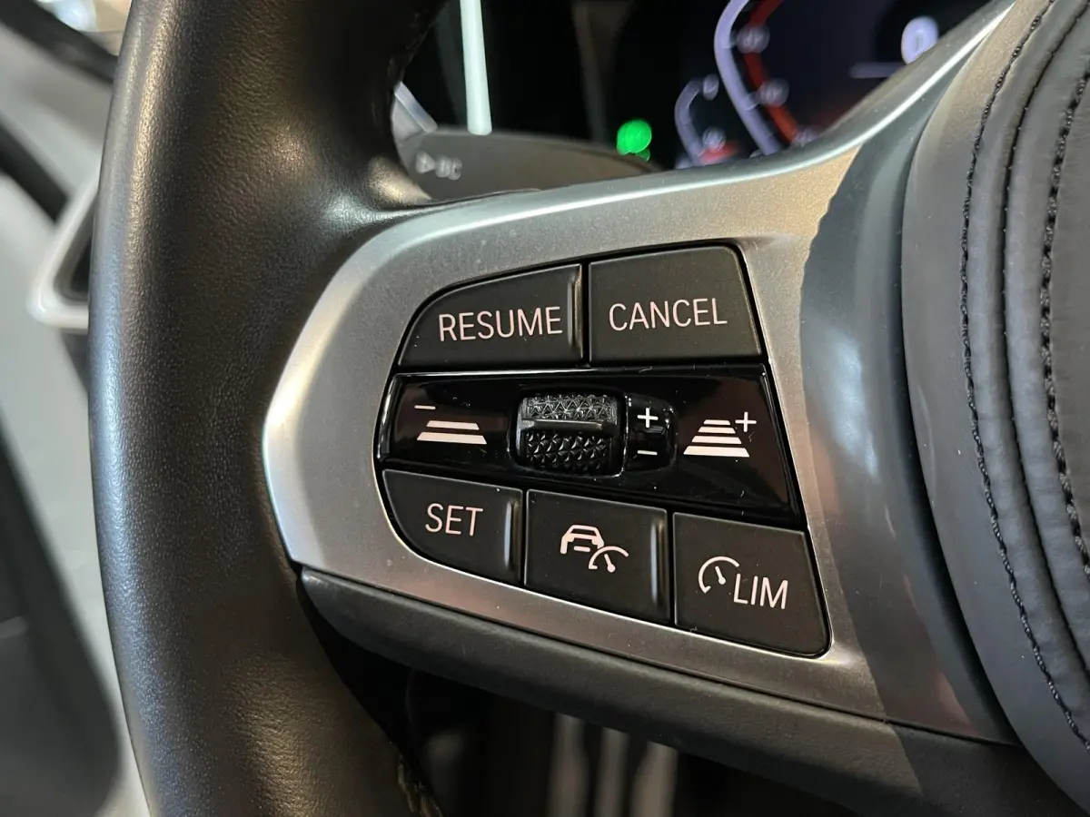 330i M Sport 18"/Panoramadak/Laser LED/Harman Kardon/Dodehoek/Adaptieve cruise/Keyless/Stoelverwarming