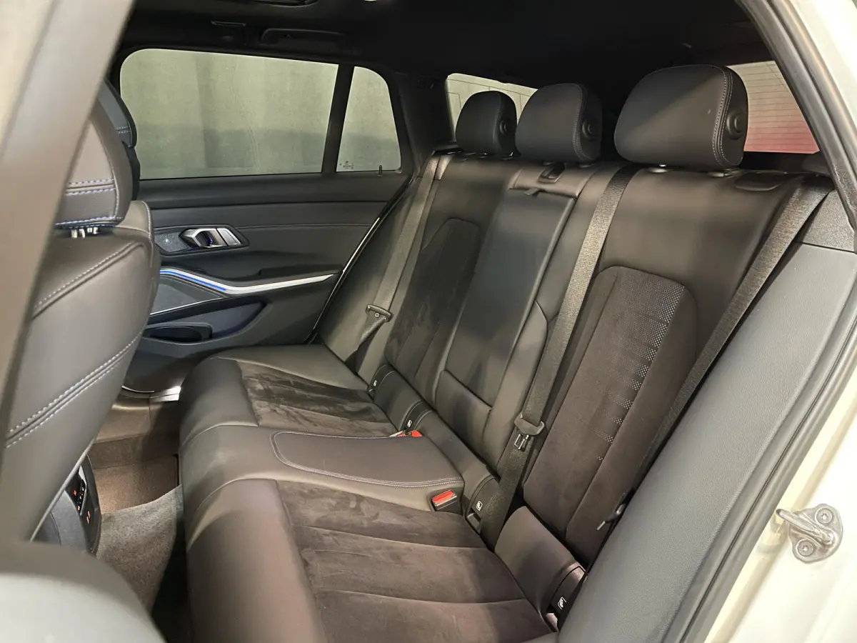 330i M Sport 18"/Panoramadak/Laser LED/Harman Kardon/Dodehoek/Adaptieve cruise/Keyless/Stoelverwarming