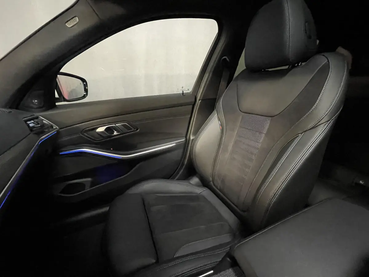 330i M Sport 18"/Panoramadak/Laser LED/Harman Kardon/Dodehoek/Adaptieve cruise/Keyless/Stoelverwarming