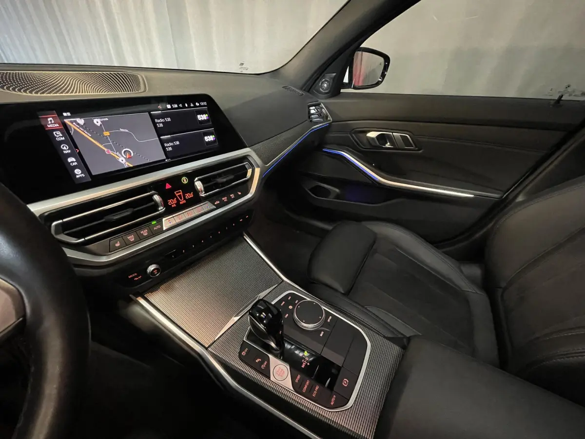 330i M Sport 18"/Panoramadak/Laser LED/Harman Kardon/Dodehoek/Adaptieve cruise/Keyless/Stoelverwarming