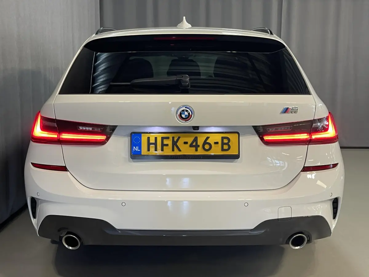330i M Sport 18"/Panoramadak/Laser LED/Harman Kardon/Dodehoek/Adaptieve cruise/Keyless/Stoelverwarming