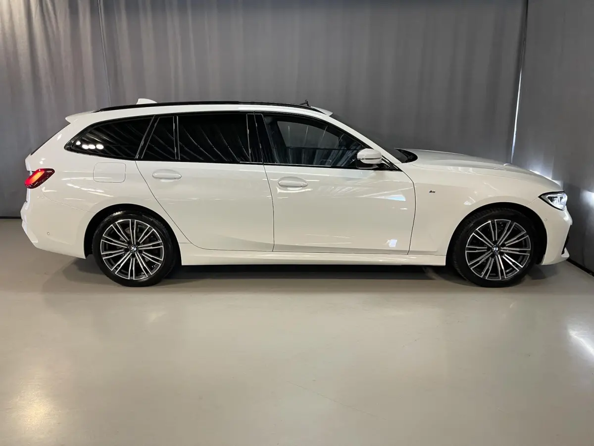 330i M Sport 18"/Panoramadak/Laser LED/Harman Kardon/Dodehoek/Adaptieve cruise/Keyless/Stoelverwarming