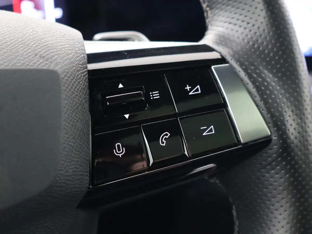 1.2 ULTIMATE AUT. + PANORAMA | HEAD-UP | ADAPTIVE CRUISE | CARPLAY | 360 CAMERA