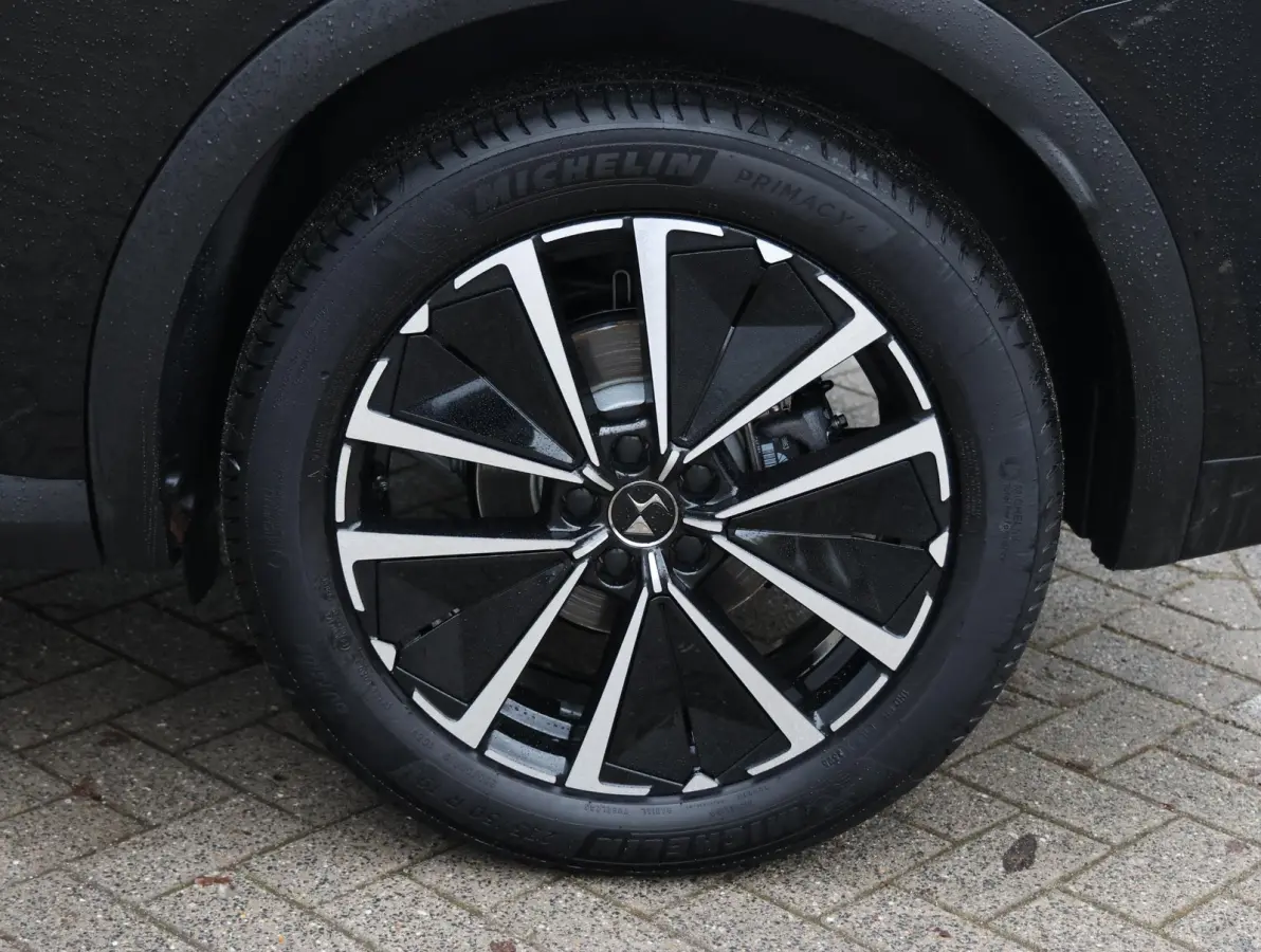 1.6 PHEV 225 Ligne Business | Alcantara bekleding | Navigatie | Dodehoeksensor | Elektrische achterklep | Verwarmde voorstoelen | Apple Carplay/Android Auto