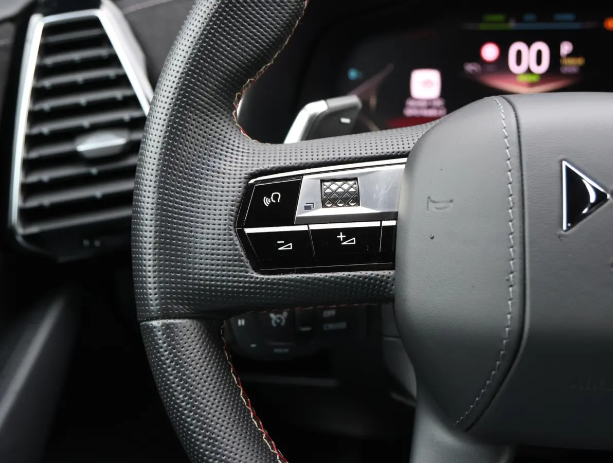 1.6 PHEV 225 Ligne Business | Alcantara bekleding | Navigatie | Dodehoeksensor | Elektrische achterklep | Verwarmde voorstoelen | Apple Carplay/Android Auto