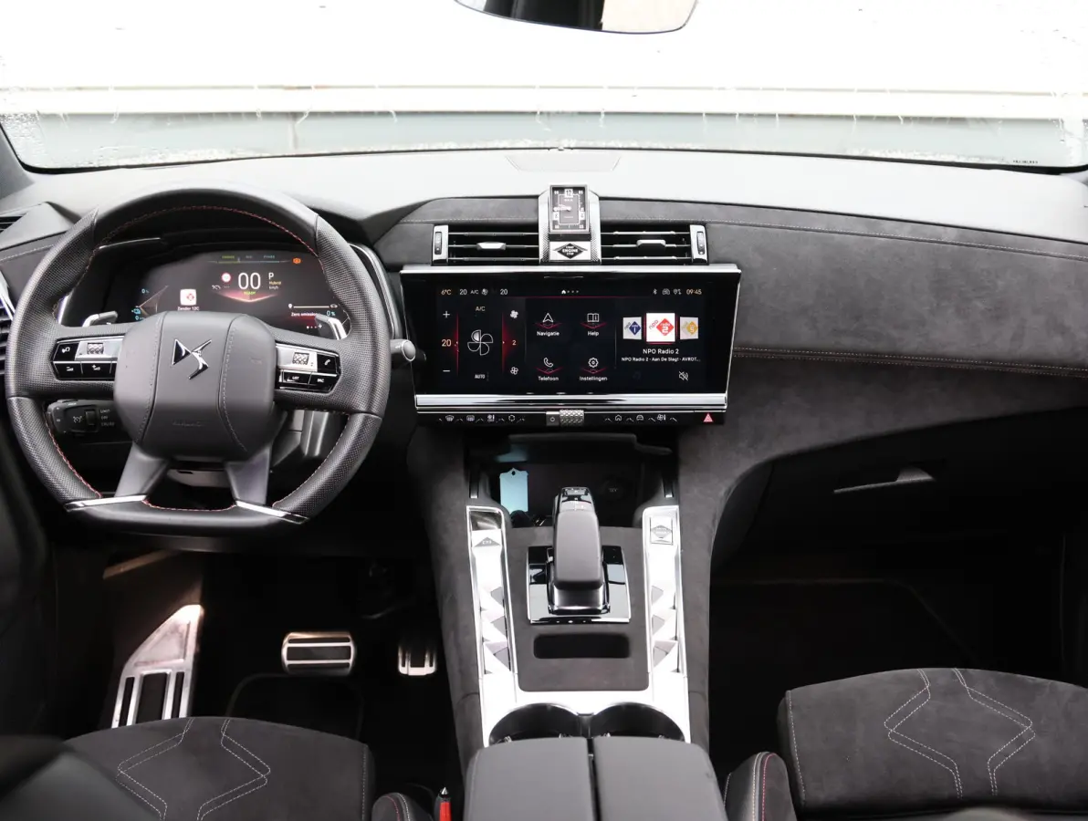 1.6 PHEV 225 Ligne Business | Alcantara bekleding | Navigatie | Dodehoeksensor | Elektrische achterklep | Verwarmde voorstoelen | Apple Carplay/Android Auto
