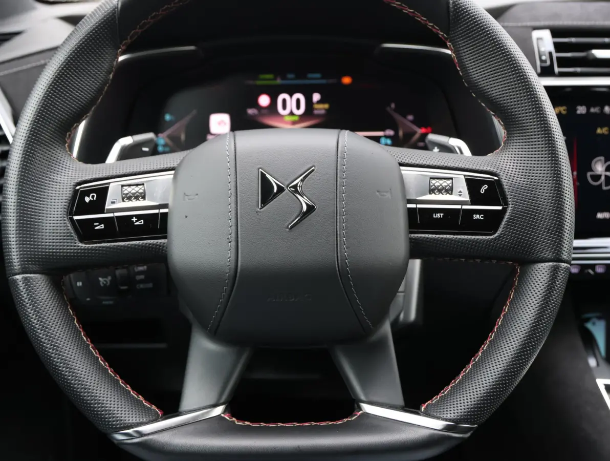 1.6 PHEV 225 Ligne Business | Alcantara bekleding | Navigatie | Dodehoeksensor | Elektrische achterklep | Verwarmde voorstoelen | Apple Carplay/Android Auto