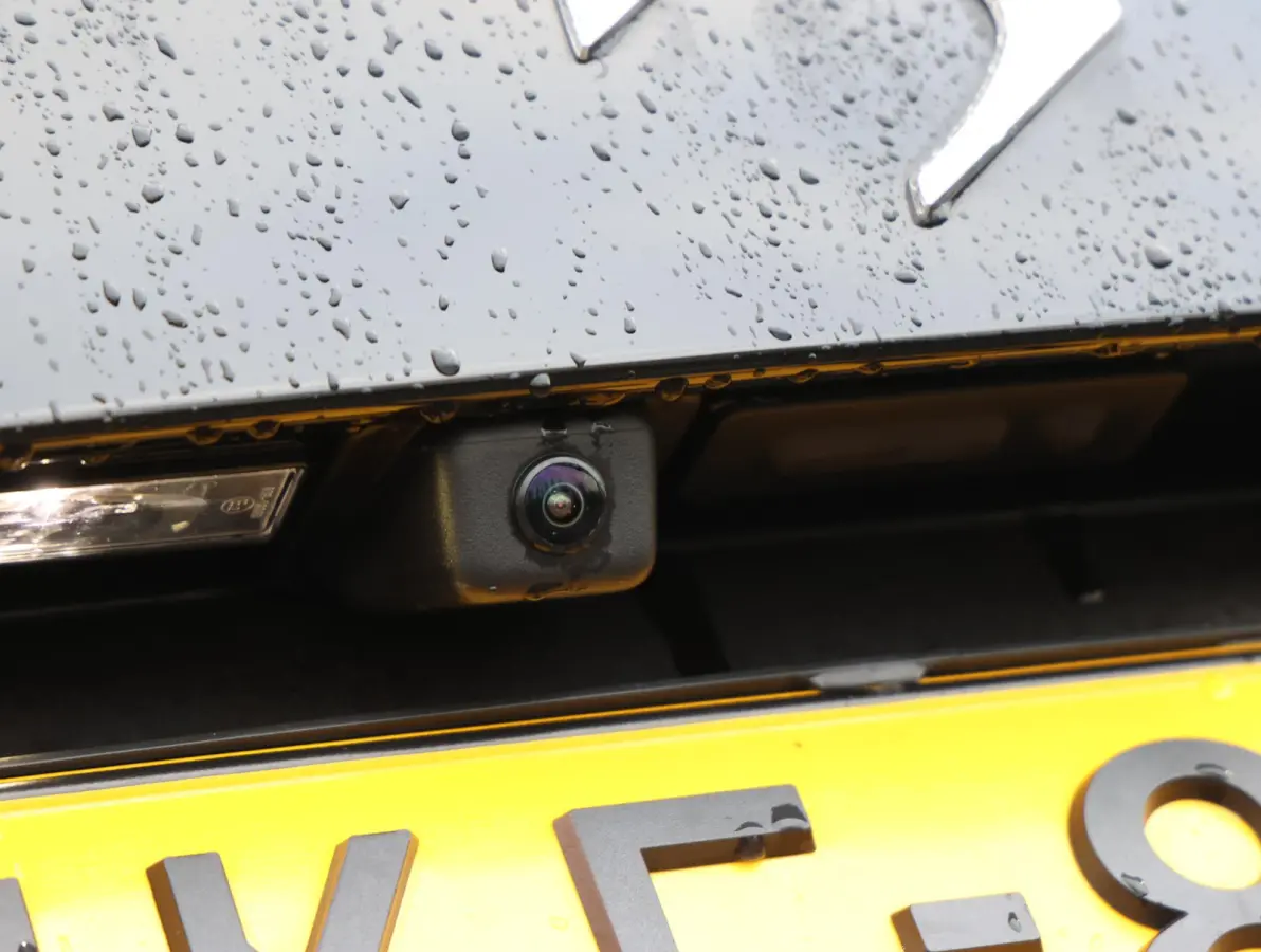 1.6 PHEV 225 Ligne Business | Alcantara bekleding | Navigatie | Dodehoeksensor | Elektrische achterklep | Verwarmde voorstoelen | Apple Carplay/Android Auto