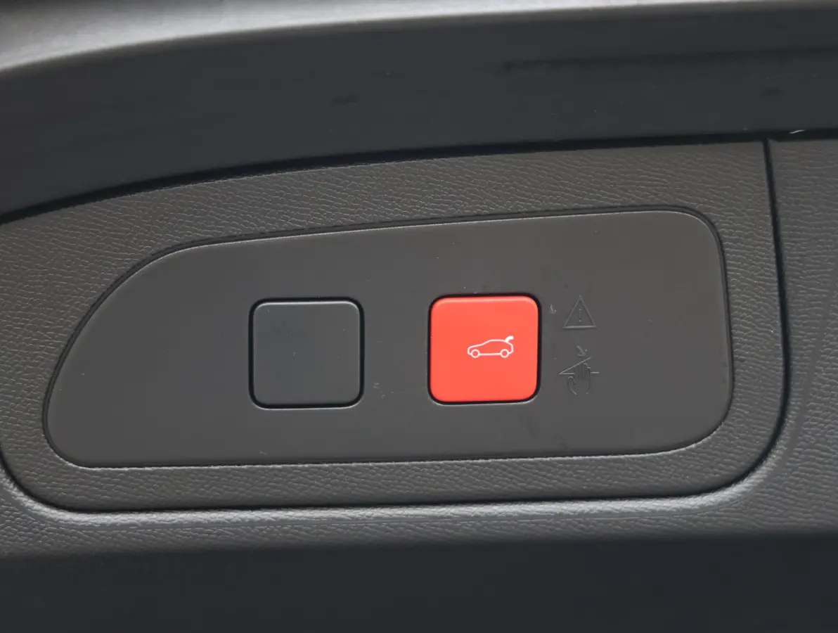 1.6 PHEV 225 Ligne Business | Alcantara bekleding | Navigatie | Dodehoeksensor | Elektrische achterklep | Verwarmde voorstoelen | Apple Carplay/Android Auto