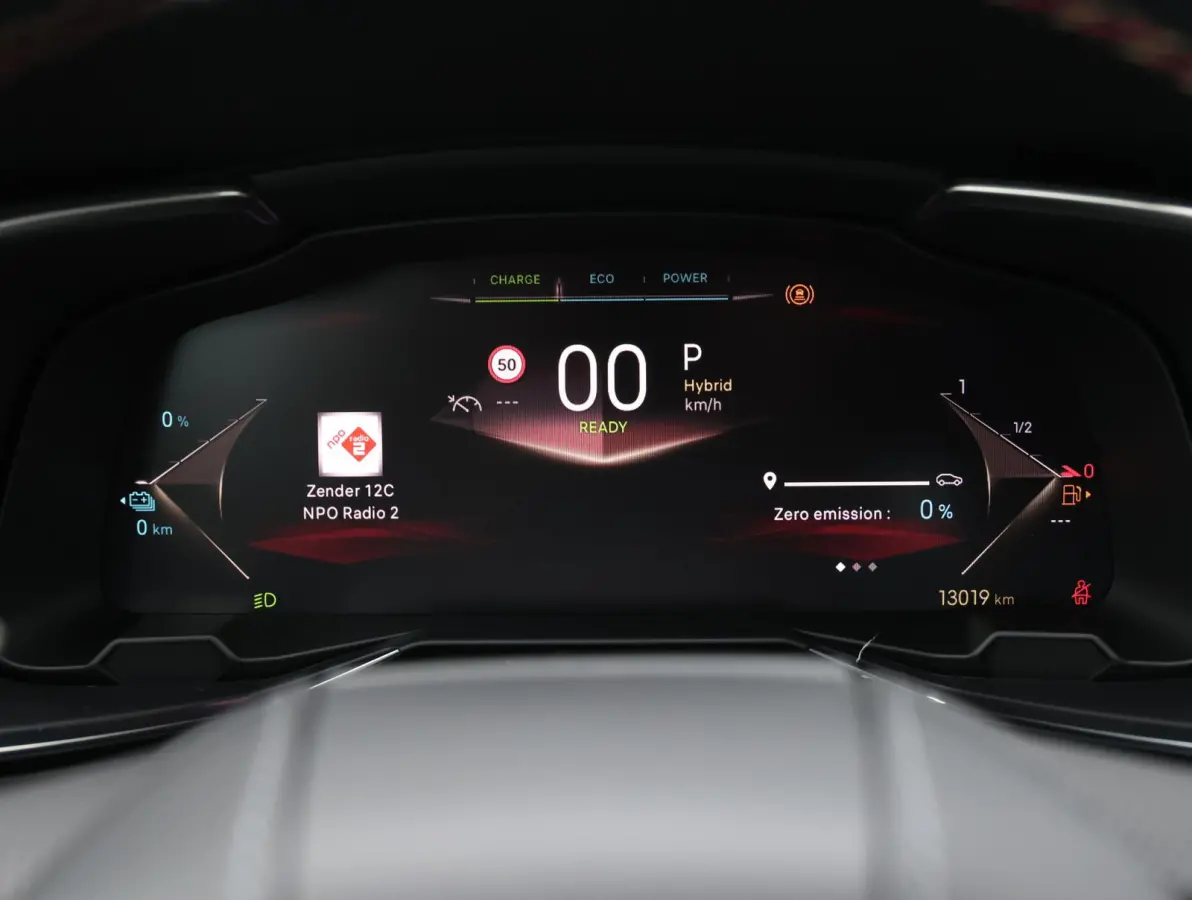 1.6 PHEV 225 Ligne Business | Alcantara bekleding | Navigatie | Dodehoeksensor | Elektrische achterklep | Verwarmde voorstoelen | Apple Carplay/Android Auto
