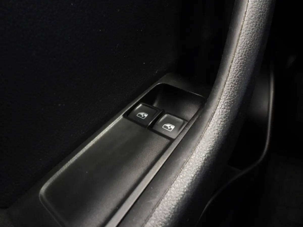 1.0 TSI Active Launch NAVI-APP/AIRCO/CRUISE/TREKHAAK!