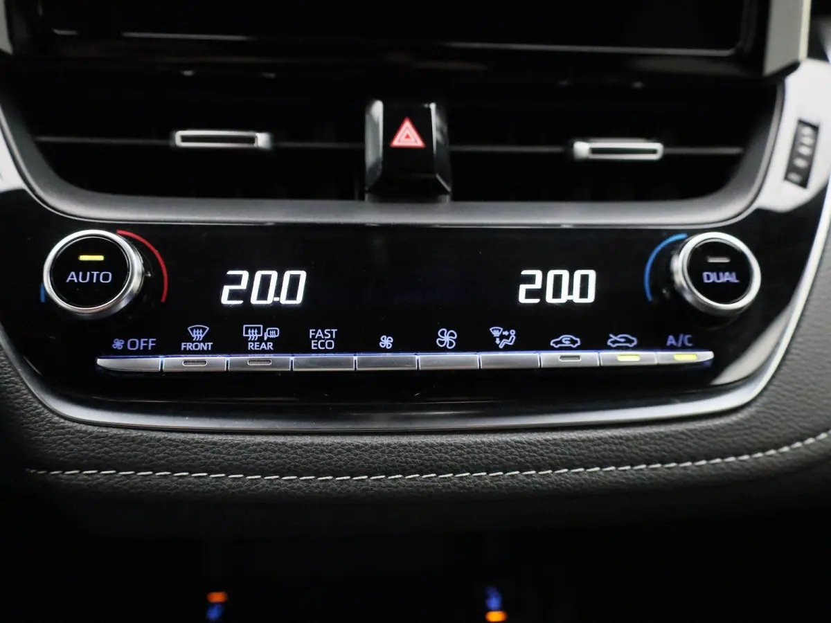 1.8 Hybrid Dynamic | NAVIGATIE | CAMERA | STOELVERWARMING | CLIMATE