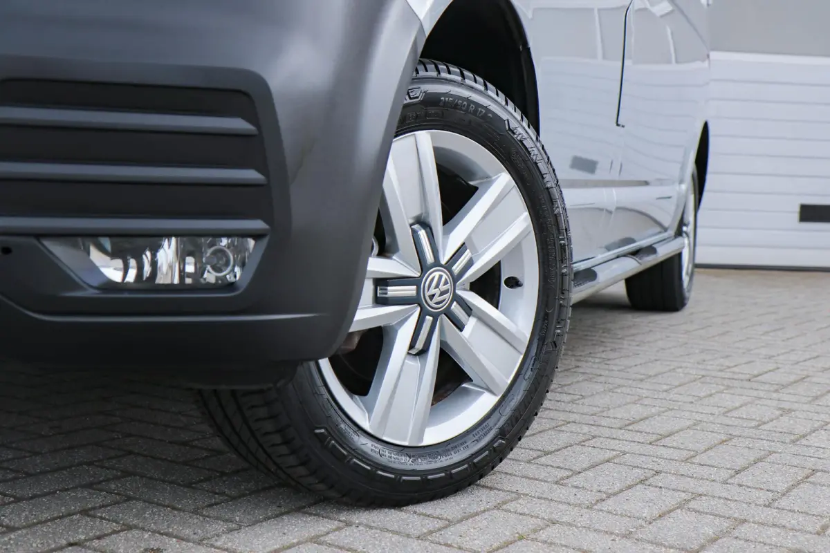 2.0 TDI 110pk L2H1 DC 28 Comfortline | App-Connect Navigatie | Cruise Control | Achteruitrijcamera | Trekhaak | 17"Lichtmetalen Velgen