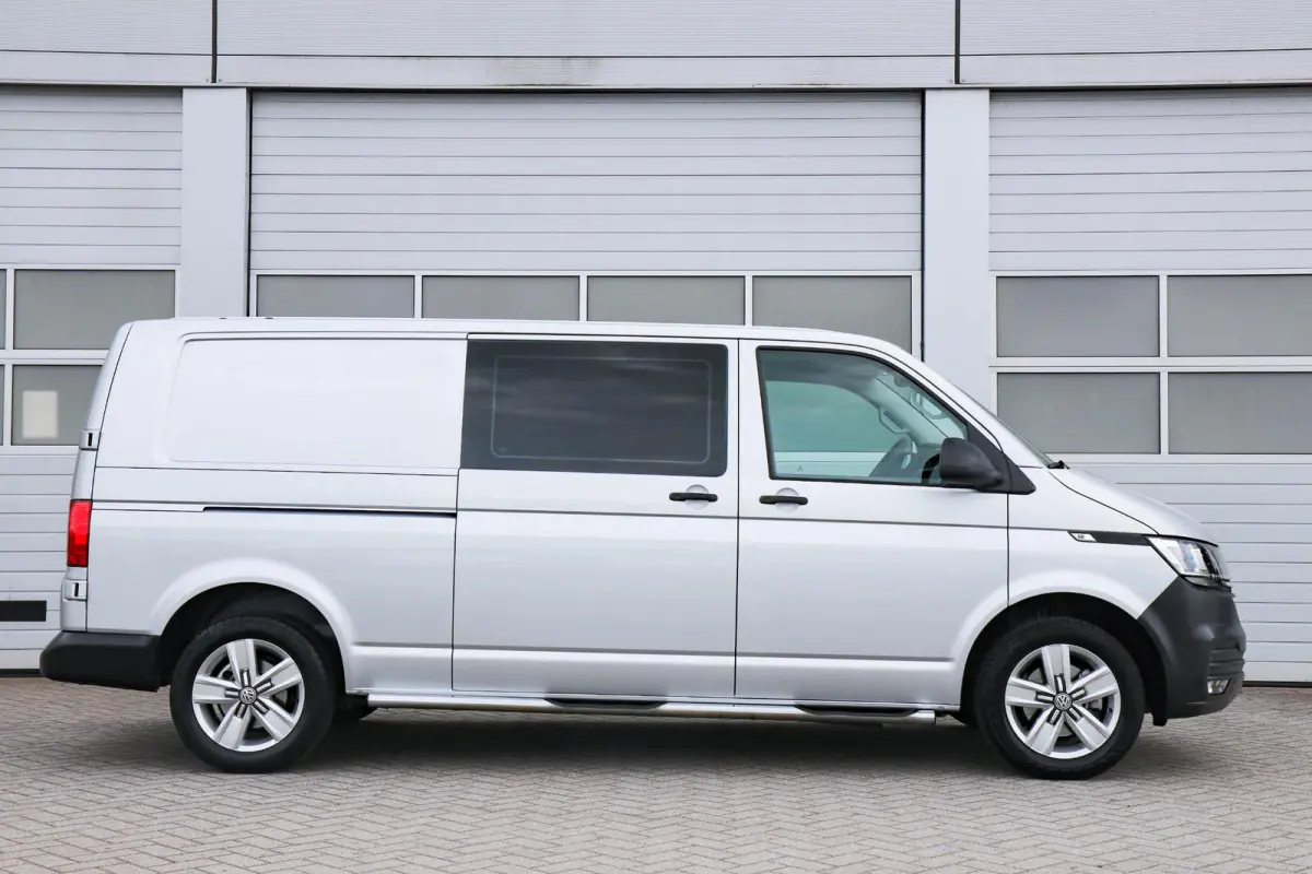 2.0 TDI 110pk L2H1 DC 28 Comfortline | App-Connect Navigatie | Cruise Control | Achteruitrijcamera | Trekhaak | 17"Lichtmetalen Velgen